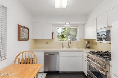 Beautifully kept 2BD/2BA 1,269 sqft golf-course home with leased on Sun City South Golf Course in Arizona - for sale on GolfHomes.com, golf home, golf lot
