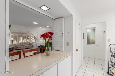 Beautifully kept 2BD/2BA 1,269 sqft golf-course home with leased on Sun City South Golf Course in Arizona - for sale on GolfHomes.com, golf home, golf lot
