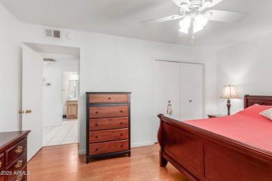 Beautifully kept 2BD/2BA 1,269 sqft golf-course home with leased on Sun City South Golf Course in Arizona - for sale on GolfHomes.com, golf home, golf lot