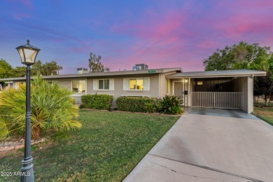 Beautifully kept 2BD/2BA 1,269 sqft golf-course home with leased on Sun City South Golf Course in Arizona - for sale on GolfHomes.com, golf home, golf lot