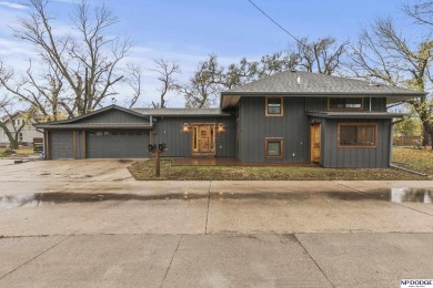 Ken Jansen, M: , ken,   - This beautifully renovated home offers on Shoreline Golf Course in Iowa - for sale on GolfHomes.com, golf home, golf lot