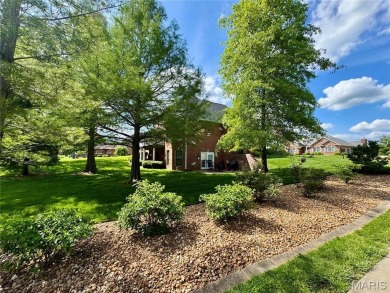 Gorgeous, Meticulously Maintained One-Owner Home on a on Far Oaks Golf Club in Illinois - for sale on GolfHomes.com, golf home, golf lot