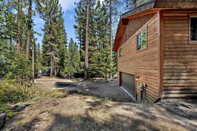 Below market value for quick sell! This charming log-sided cabin on Terrace Lakes Golf Resort in Idaho - for sale on GolfHomes.com, golf home, golf lot