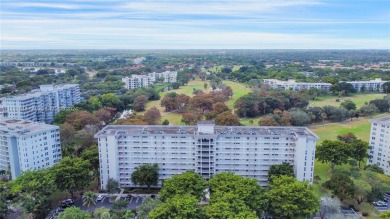 Beautifully renovated 2-bed, 2-bath condo with a modern on Palm-Aire Country Club and Resort - The Oaks in Florida - for sale on GolfHomes.com, golf home, golf lot