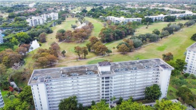 Beautifully renovated 2-bed, 2-bath condo with a modern on Palm-Aire Country Club and Resort - The Oaks in Florida - for sale on GolfHomes.com, golf home, golf lot