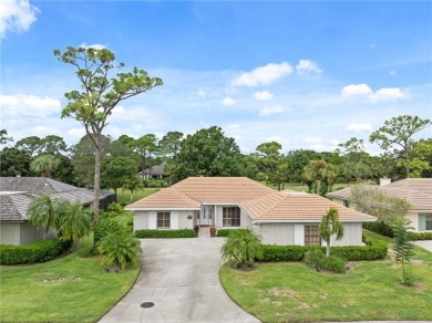 ''Golfer's Choice''! This 3BD/3BA charming home directly on on  in Florida - for sale on GolfHomes.com, golf home, golf lot