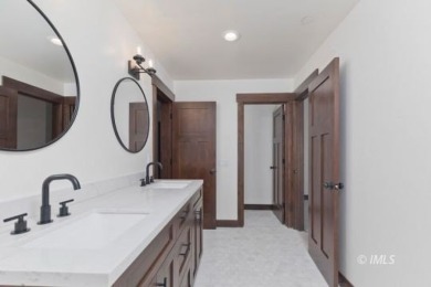 Rare Opportunity in Bishop * Custom Ranch-Style Retreat with on Bishop Country Club in California - for sale on GolfHomes.com, golf home, golf lot