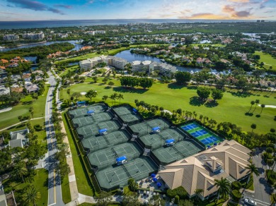 Beautifully updated waterfront condo in the gated community of on Jonathans Landing Golf Club in Florida - for sale on GolfHomes.com, golf home, golf lot