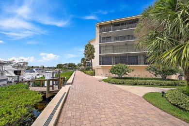 Beautifully updated waterfront condo in the gated community of on Jonathans Landing Golf Club in Florida - for sale on GolfHomes.com, golf home, golf lot