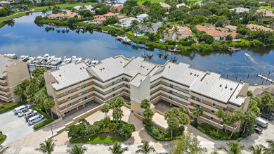 Beautifully updated waterfront condo in the gated community of on Jonathans Landing Golf Club in Florida - for sale on GolfHomes.com, golf home, golf lot