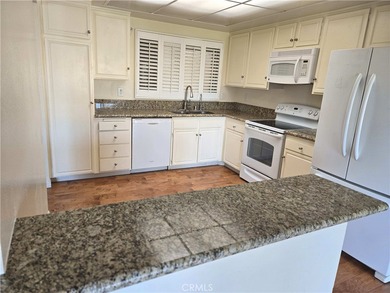 GREAT LOCATION WITH FANTASTIC VIEW!  Spacious 2 bed & 1.75 bath on Leisure Village Par 3 Golf Course in California - for sale on GolfHomes.com, golf home, golf lot