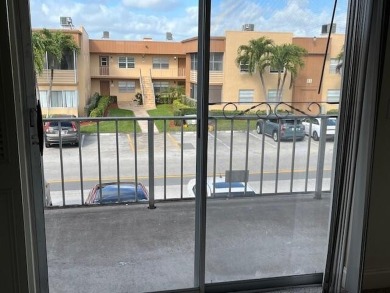 1 bedroom 1 1/2 condo with garden view, brand new microwave and on Kings Point Golf -Flanders Way in Florida - for sale on GolfHomes.com, golf home, golf lot