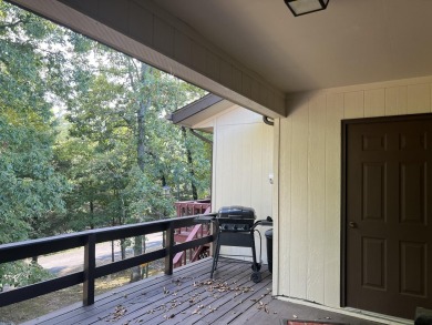 This 2 bedroom 2 bath condo comes fully furnished and move in on Cherokee Village North Course in Arkansas - for sale on GolfHomes.com, golf home, golf lot