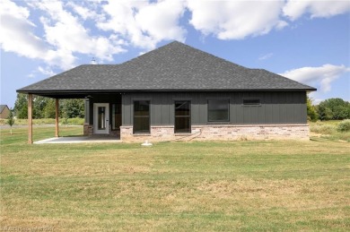 Seller willing to pay up to $5000 of buyers closing costs with on Vache-Grasse Country Club in Arkansas - for sale on GolfHomes.com, golf home, golf lot