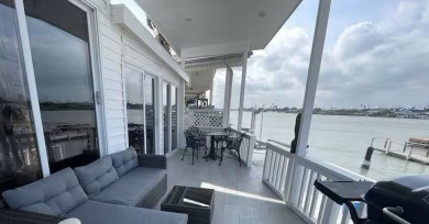 Recently remodeled & fully furnished cottage home with a deck! on Long Island Golf Course in Texas - for sale on GolfHomes.com, golf home, golf lot