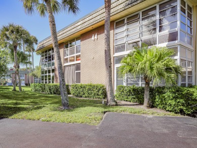 Impeccable first floor 1BR with washer and dryer in the on Vero Beach South Golf Course in Florida - for sale on GolfHomes.com, golf home, golf lot