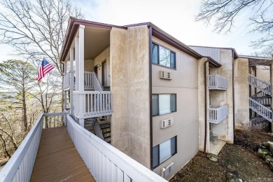 Stunning upstairs end unit Cliffside Lodge, Lakeview and Sugar on Mountain Ranch Golf Club in Arkansas - for sale on GolfHomes.com, golf home, golf lot