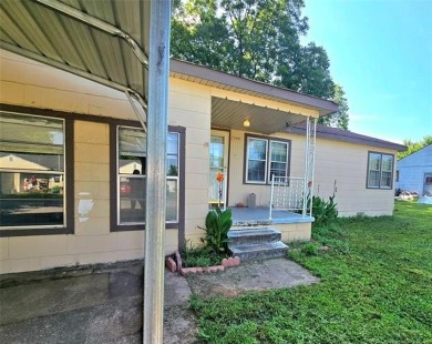 Tucked away in a peaceful/established neighborhood near the on Drumright Golf Club in Oklahoma - for sale on GolfHomes.com, golf home, golf lot
