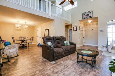 Beautiful low maintenance townhouse in Bentwood Country Club! on Bentwood Country Club in Texas - for sale on GolfHomes.com, golf home, golf lot