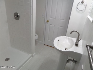 Charming Starter Home or Cozy Getaway! Welcome to this on Minnesott Golf and Country Club in North Carolina - for sale on GolfHomes.com, golf home, golf lot