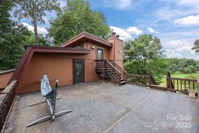 Beautiful 3BR, 3.5BA home with over 4,000 sq ft of living and on Corbin Hills Golf Club in North Carolina - for sale on GolfHomes.com, golf home, golf lot