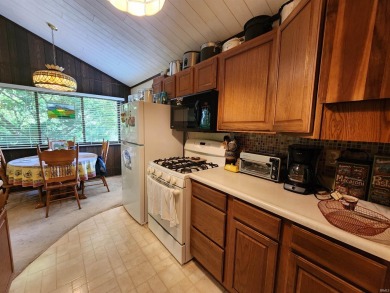 Welcome to 7864 E Millers Place in Waveland, IN! Nestled on a on Turkey Run Golf Club in Indiana - for sale on GolfHomes.com, golf home, golf lot