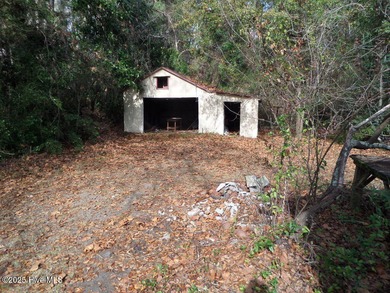 Charming Starter Home or Cozy Getaway! Welcome to this on Minnesott Golf and Country Club in North Carolina - for sale on GolfHomes.com, golf home, golf lot