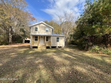 Charming Starter Home or Cozy Getaway! Welcome to this on Minnesott Golf and Country Club in North Carolina - for sale on GolfHomes.com, golf home, golf lot
