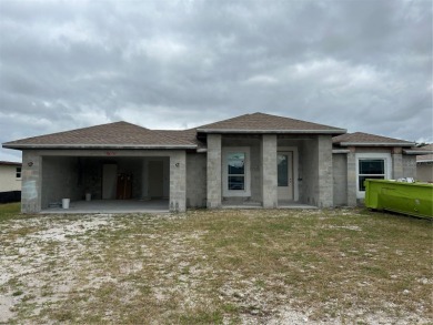 Under Construction. New Construction, under construction. Step on Pinemoor West Golf Club in Florida - for sale on GolfHomes.com, golf home, golf lot