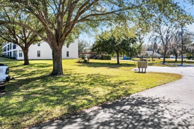 Motivated Seller! Move in ready! Open floor plan! Maintenance on Sugarmill Woods Golf and Country Club in Florida - for sale on GolfHomes.com, golf home, golf lot