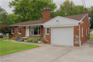 Welcome to this charming all brick ranch, nestled on a little on Mud Run Golf Course in Ohio - for sale on GolfHomes.com, golf home, golf lot