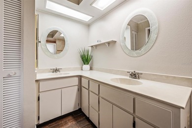 CLEAN AND BEAUTIFUL 2 BEDROOMS, 2 BATHROOMS, PLUS BONUS ROOM ON on Seven Springs Golf and Country Club in Florida - for sale on GolfHomes.com, golf home, golf lot