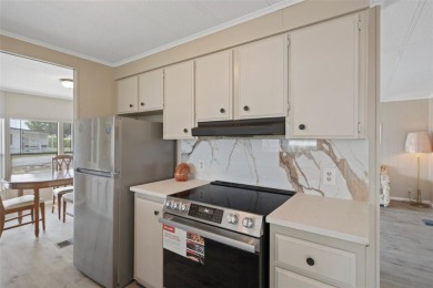 Welcome to this charming and refreshed 2-bedroom, 2-bathroom on Brookridge Country Club in Florida - for sale on GolfHomes.com, golf home, golf lot