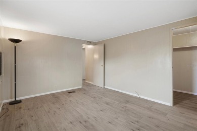 Welcome to this charming and refreshed 2-bedroom, 2-bathroom on Brookridge Country Club in Florida - for sale on GolfHomes.com, golf home, golf lot