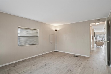 Welcome to this charming and refreshed 2-bedroom, 2-bathroom on Brookridge Country Club in Florida - for sale on GolfHomes.com, golf home, golf lot