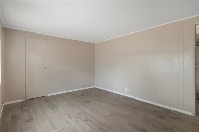Welcome to this charming and refreshed 2-bedroom, 2-bathroom on Brookridge Country Club in Florida - for sale on GolfHomes.com, golf home, golf lot