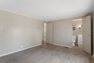 Welcome to this charming and refreshed 2-bedroom, 2-bathroom on Brookridge Country Club in Florida - for sale on GolfHomes.com, golf home, golf lot