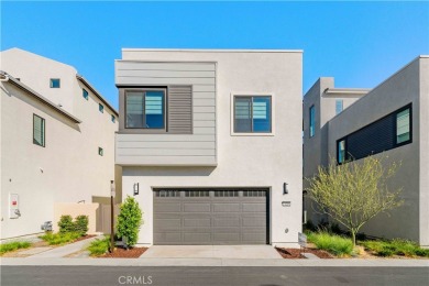 Welcome to this modern and comfortable house with luxurious yard on Oak Creek Golf Club in California - for sale on GolfHomes.com, golf home, golf lot