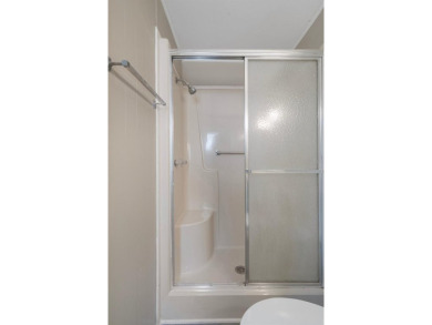 Welcome to this charming and refreshed 2-bedroom, 2-bathroom on Brookridge Country Club in Florida - for sale on GolfHomes.com, golf home, golf lot