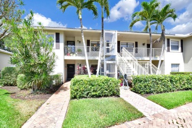 Welcome to this light & bright convertible 3 bedroom, 2 bathroom on Hunters Run Golf and Country Club in Florida - for sale on GolfHomes.com, golf home, golf lot