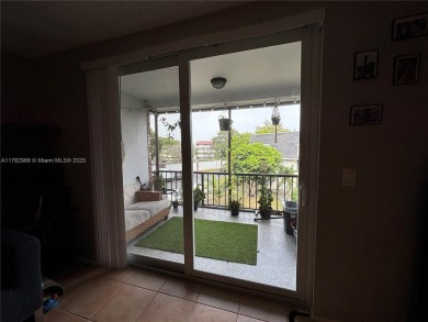 UPDATED 3rd Floor 1 bedroom/1.5 bath condo in International on Inverrary Country Club in Florida - for sale on GolfHomes.com, golf home, golf lot