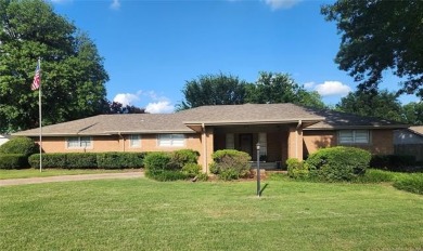 Beautiful 1-story 3 bed 2 1/2 bath full brick home in Indian on Indian Springs Country Club in Oklahoma - for sale on GolfHomes.com, golf home, golf lot