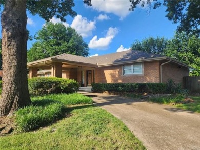Beautiful 1-story 3 bed 2 1/2 bath full brick home in Indian on Indian Springs Country Club in Oklahoma - for sale on GolfHomes.com, golf home, golf lot