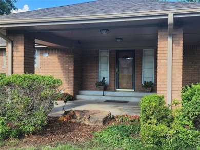 Beautiful 1-story 3 bed 2 1/2 bath full brick home in Indian on Indian Springs Country Club in Oklahoma - for sale on GolfHomes.com, golf home, golf lot