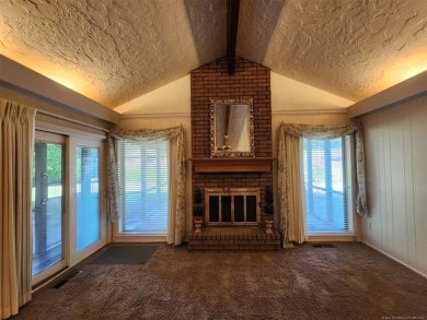 Beautiful 1-story 3 bed 2 1/2 bath full brick home in Indian on Indian Springs Country Club in Oklahoma - for sale on GolfHomes.com, golf home, golf lot