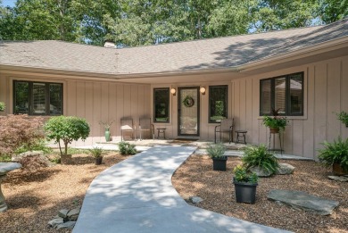 This charming 3/2 home in the coveted River Bend community on River Run Golf Club in Tennessee - for sale on GolfHomes.com, golf home, golf lot