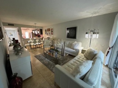 THIS IS A RARE FIRST FLOOR CORNER CONDO AND IT IS IN EXCELLENT on Wynmoor Golf Course in Florida - for sale on GolfHomes.com, golf home, golf lot