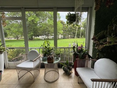 THIS IS A RARE FIRST FLOOR CORNER CONDO AND IT IS IN EXCELLENT on Wynmoor Golf Course in Florida - for sale on GolfHomes.com, golf home, golf lot