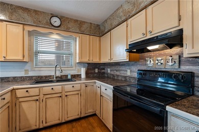 $5,000 SELLERS CONCESSIONS PLUS A ONE YEAR HOME WARRANTY on Lake Valley Country Club in Missouri - for sale on GolfHomes.com, golf home, golf lot