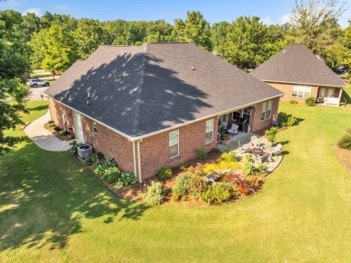 This all-brick, single-story home with split floor plan offers 3 on Hunters Creek Golf and Country Club  in South Carolina - for sale on GolfHomes.com, golf home, golf lot